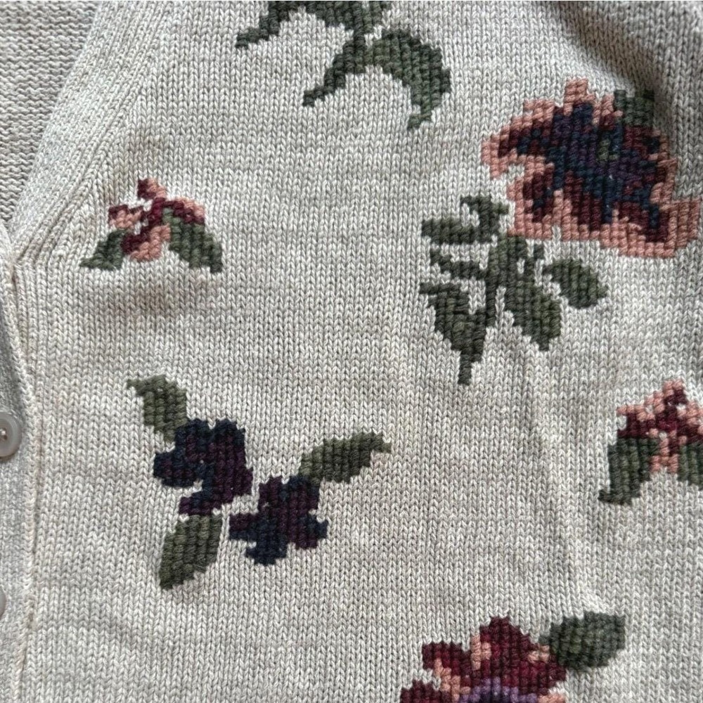 VTG Floral Embroidered Sweater Cottagecore grannycore spring fashion layering Lg - Picture 7 of 10